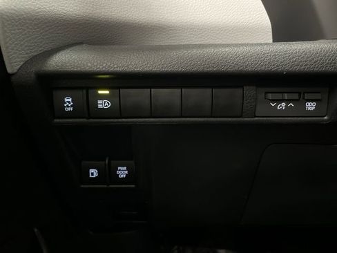 Used 2025 Toyota Sienna XLE image 26