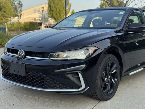 New 2025 Volkswagen Jetta SE image 5