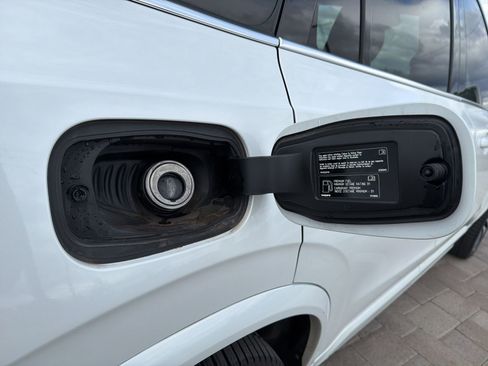 Used 2020 Volvo XC90 T5 Momentum w/ Protection Package Premier image 10