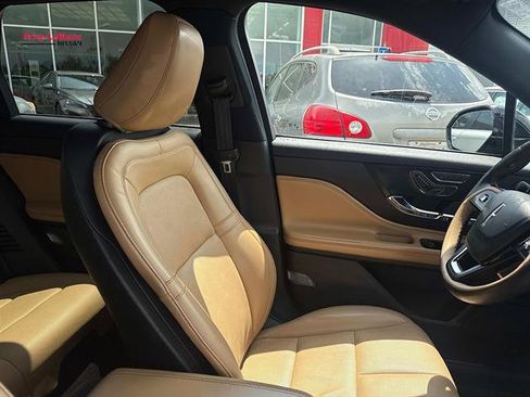 Used 2022 Lincoln Corsair Reserve w/ Luxury Package FWD image 11