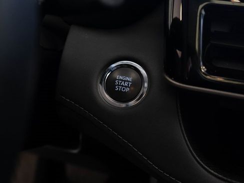 Used 2023 Toyota Highlander L image 28