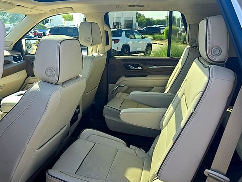 Used 2024 GMC Yukon Denali RWD image 16