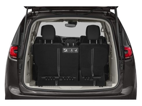 Used 2022 Chrysler Pacifica Touring-L image 6