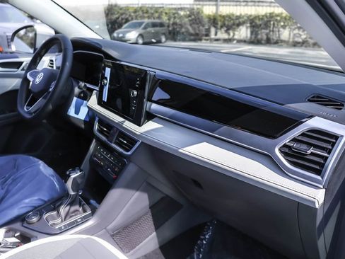 New 2025 Volkswagen Taos SE image 39