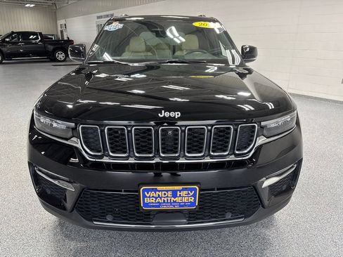 Used 2025 Jeep Grand Cherokee Limited w/ Luxury Tech Group II AWD/4WD image 2