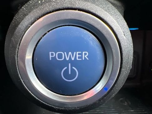 Used 2021 Toyota Venza LE AWD/4WD image 21