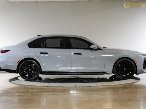 Used 2023 BMW 740i RWD image 9