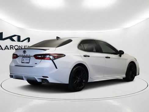 Used 2021 Toyota Camry SE w/ Carpet Mat Package (TMS) FWD image 4