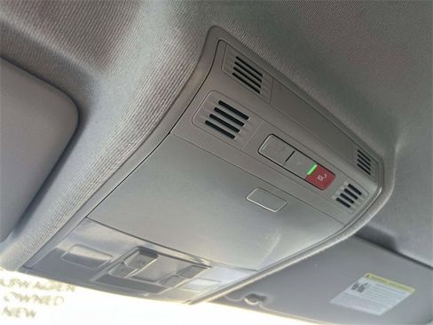 Used 2021 Volkswagen Tiguan S image 36