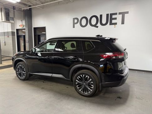 Used 2025 Nissan Rogue SL w/ Tech Package image 6