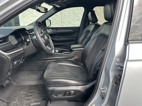 Used 2023 Jeep Grand Cherokee L Altitude image 11