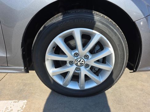 Used 2015 Volkswagen Jetta SE FWD image 30