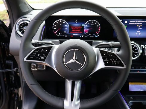 New 2025 Mercedes-Benz GLB 250 4MATIC image 31