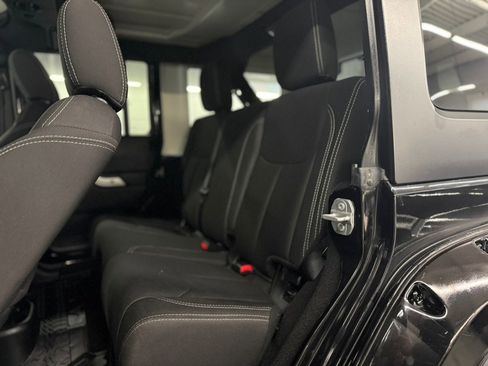 Used 2018 Jeep Wrangler Unlimited Sahara w/ Connectivity Group image 29