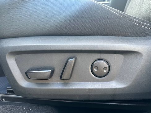 Used 2025 Nissan Rogue SV FWD image 15
