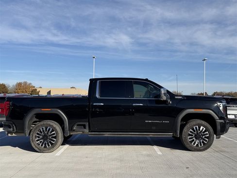 Used 2024 GMC Sierra 2500 Denali Ultimate image 3