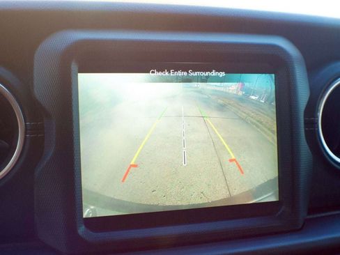 Used 2018 Jeep Wrangler Unlimited Sahara image 34