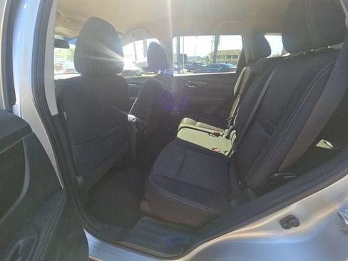 Used 2017 Nissan Rogue SV AWD/4WD image 8