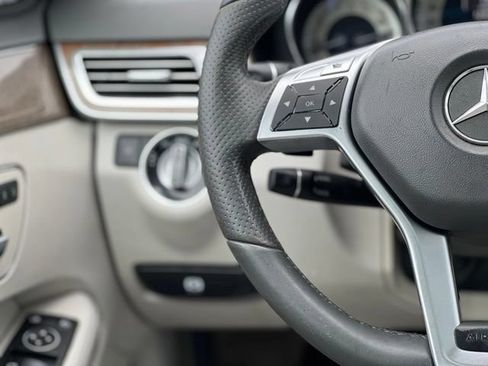 Used 2014 Mercedes-Benz E 350 Sedan image 32