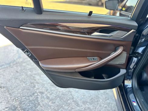 Used 2018 BMW M550i xDrive image 14