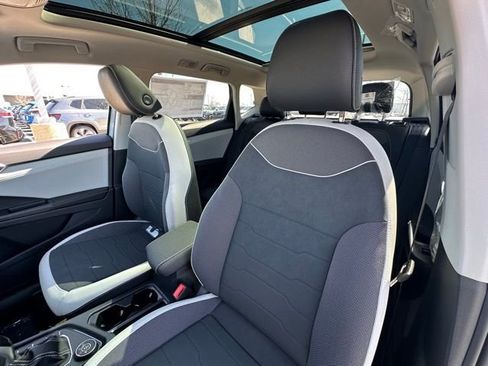 New 2026 Volkswagen Taos SE image 28