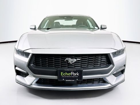 Used 2025 Ford Mustang Premium image 2