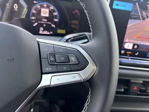 New 2025 Volkswagen Tiguan SE image 12