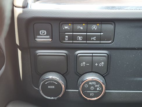 Used 2026 Chevrolet Tahoe LT w/ Comfort Package RWD image 22