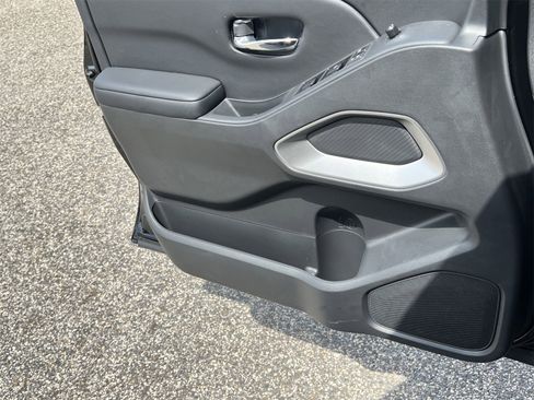 New 2025 Nissan Frontier SV w/ SV Convenience Package image 17