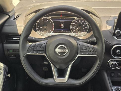 Used 2024 Nissan Sentra SV FWD image 14