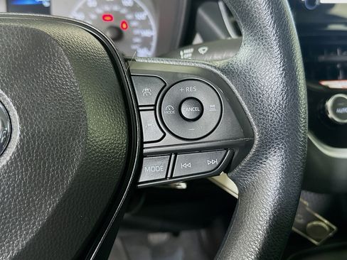 Used 2025 Toyota Corolla LE FWD image 17