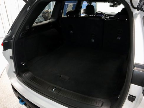 Used 2022 Jeep Grand Cherokee Trailhawk w/ Luxury Tech Group III AWD/4WD image 16