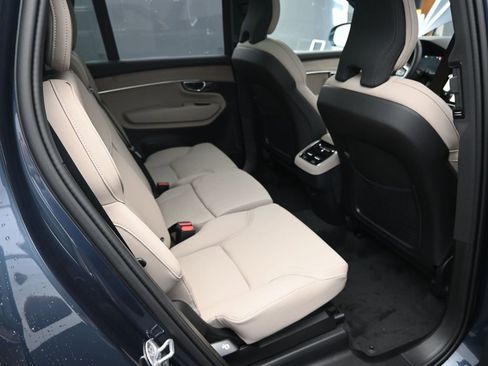 New 2026 Volvo XC90 B6 Plus w/ Protection Package Premier AWD/4WD image 36