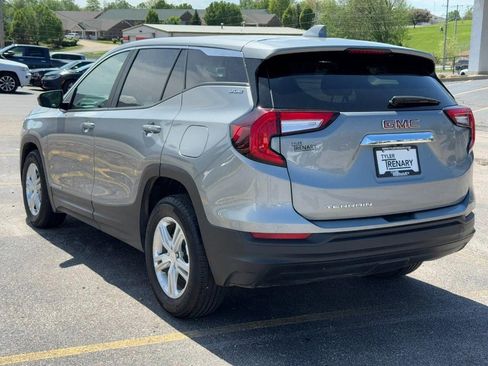 Used 2024 GMC Terrain SLE image 6