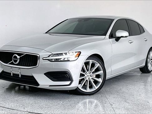 Used 2019 Volvo S60 T5 Momentum w/ Multimedia Package image 15