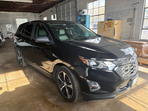 Used 2020 Chevrolet Equinox LS w/ LPO, Blackout Package FWD image 2