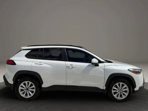 Used 2024 Toyota Corolla Cross LE FWD image 4