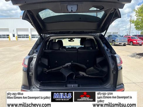 Used 2019 Jeep Cherokee Limited FWD image 24