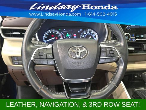 Used 2021 Toyota Highlander XLE AWD/4WD image 16