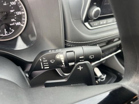 Used 2023 Nissan Rogue SV image 23