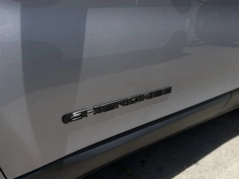 Used 2020 Jeep Cherokee Latitude Plus AWD/4WD image 40