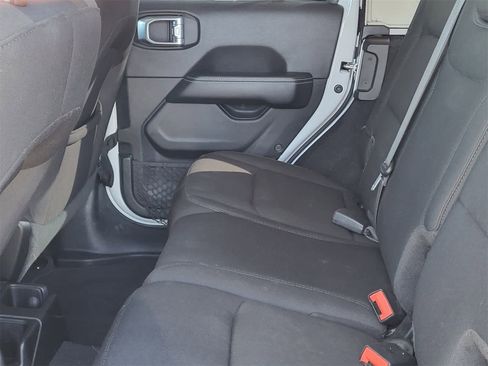 Used 2021 Jeep Wrangler Unlimited Sahara image 28
