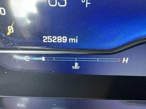 Used 2024 Chevrolet Suburban High Country image 9