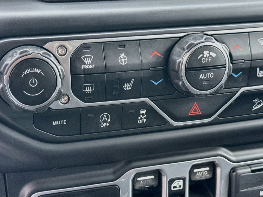 Used 2018 Jeep Wrangler Unlimited Sahara AWD/4WD image 20