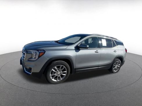 Used 2024 GMC Terrain SLT image 8