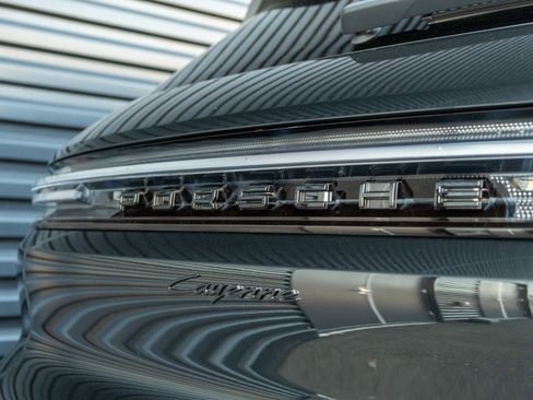 Certified 2024 Porsche Cayenne image 45
