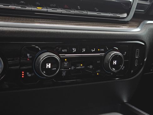 Used 2023 Chevrolet Silverado 1500 LT w/ Z71 Off-Road Package image 25