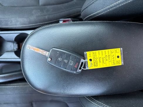 Used 2017 Kia Soul + FWD image 29