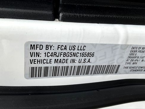 Used 2022 Jeep Grand Cherokee Limited AWD/4WD image 30