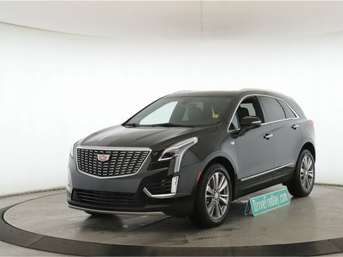 Used 2025 Cadillac XT5 Premium Luxury image 10